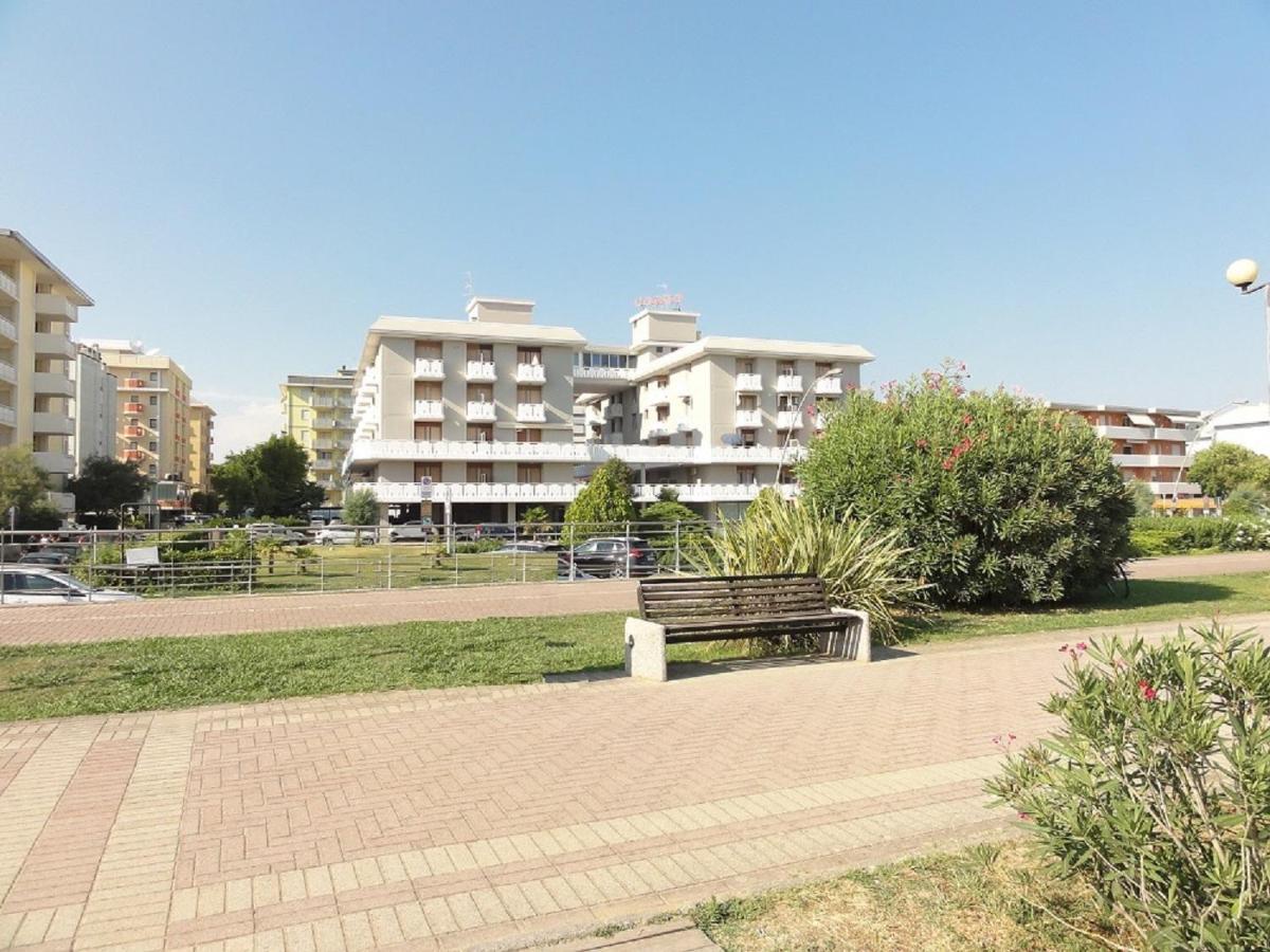 Corso - Appartamenti Bibione Esterno foto