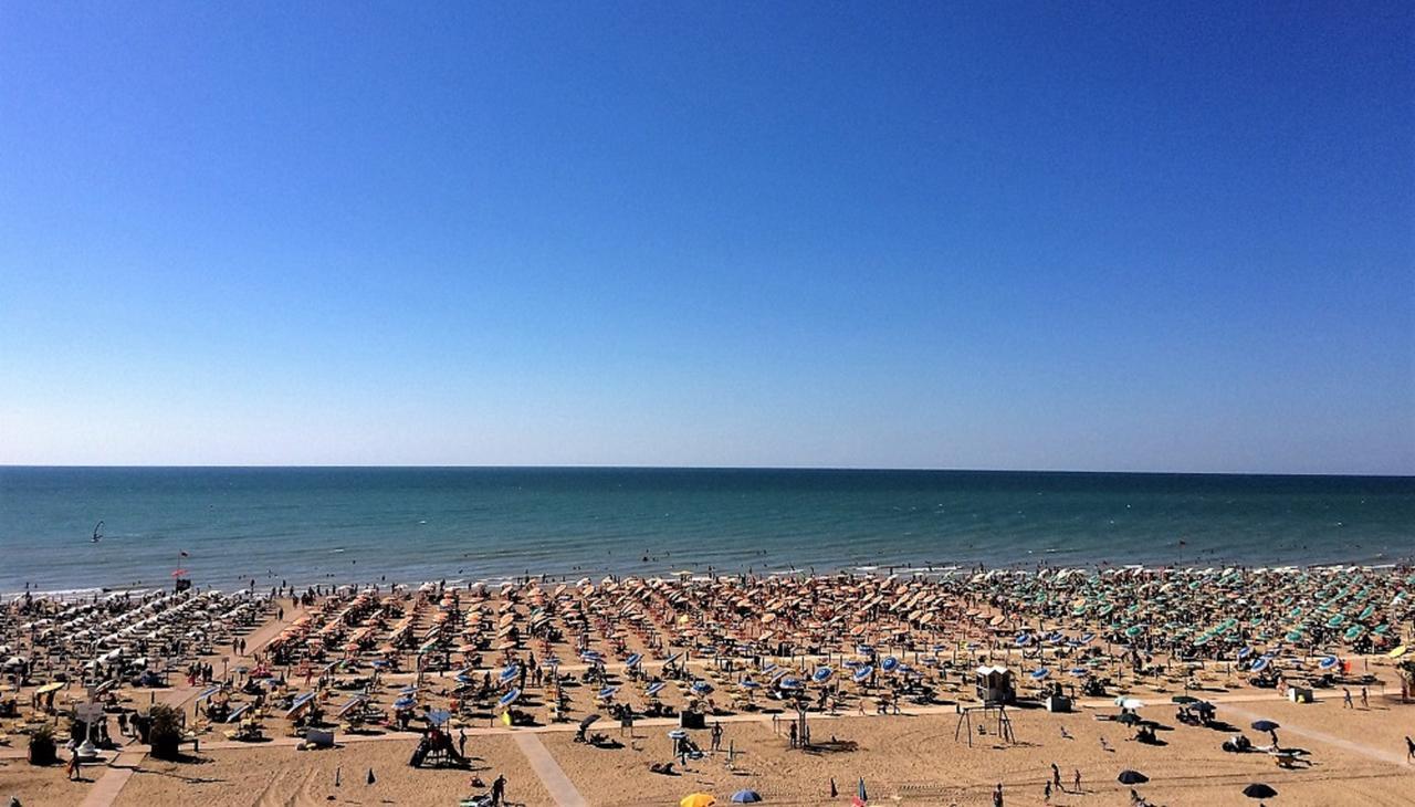 Corso - Appartamenti Bibione Esterno foto